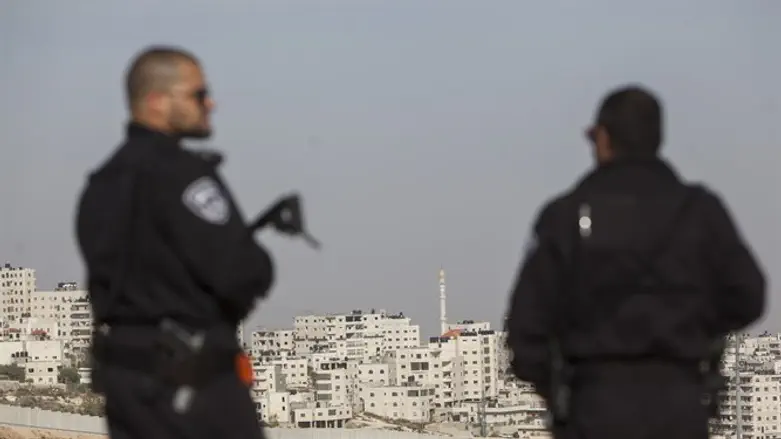 Police guard entrance to Issawiya