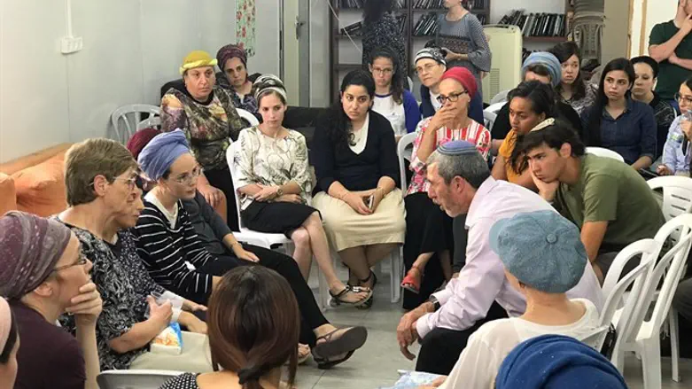 שר החינוך הרב פרץ בבית משפחת שנרב