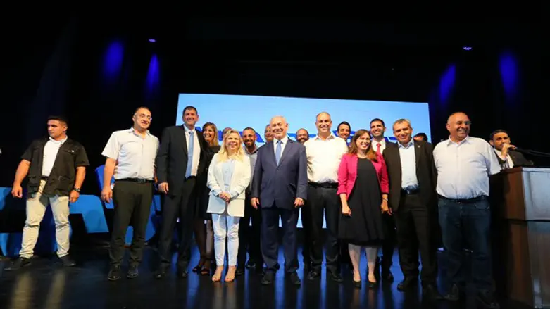 נתניהו ורעייתו בגבעת שמואל