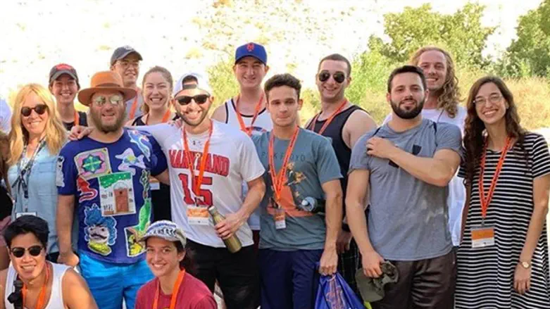 Rabbi Boteach with Birthright trip participants