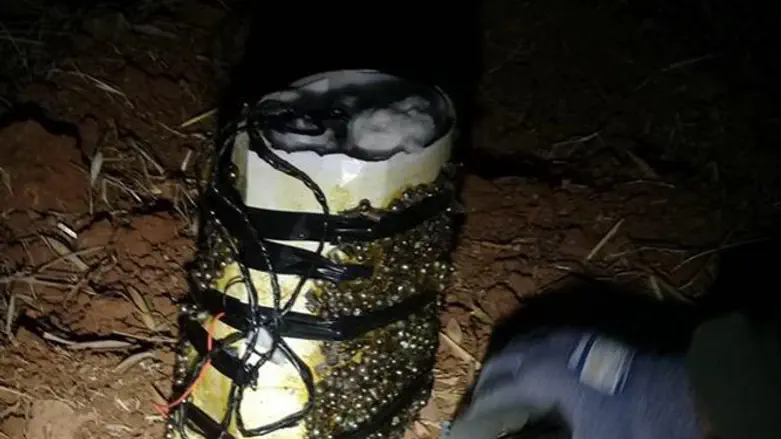 improvised explosive device (illustration)