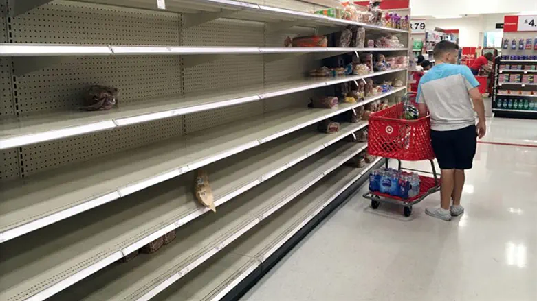 תושבי פלורידה הצטיידו באוכל, דלק ומוצרי חירום