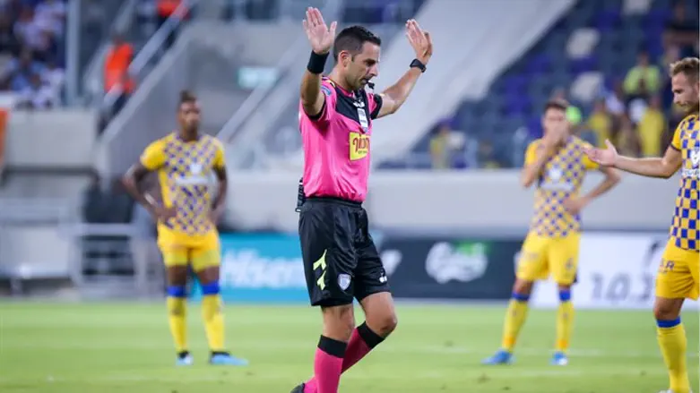 שחקני מכבי הערב בבלומפילד המחודש