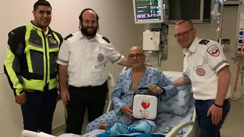 Ilan Keshet meets with MDA team that saved him