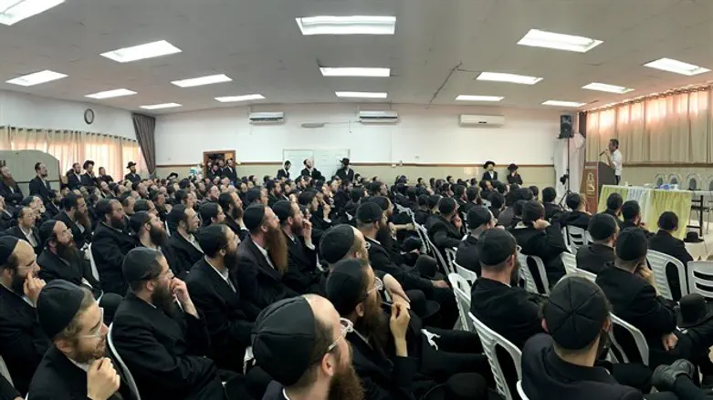 Hundreds of avreichim at the special conference