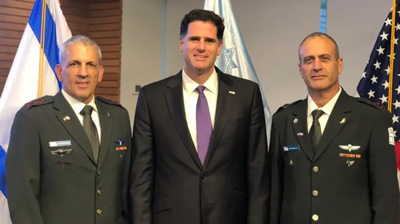 מימין: פוקס, דרמר ואדלשטיין