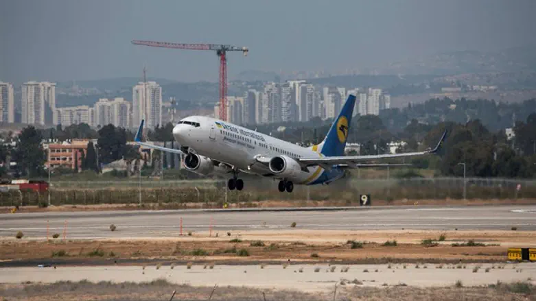 Взлет украинского самолета в аэропорту Бен-Гурион
