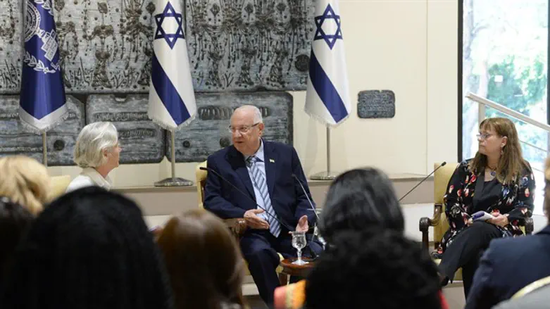 Rivlin with Women in Diplomacy Network