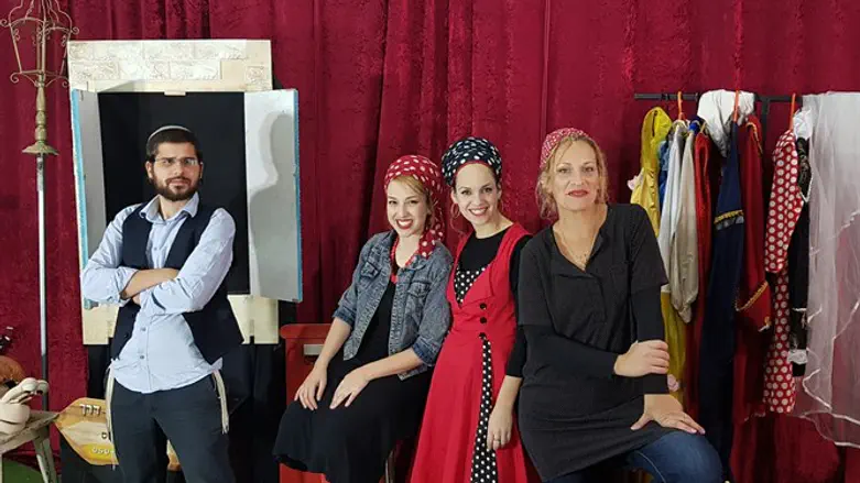 מופץ בעיקר מפה לאוזן. 'בובה של תיאטרון'