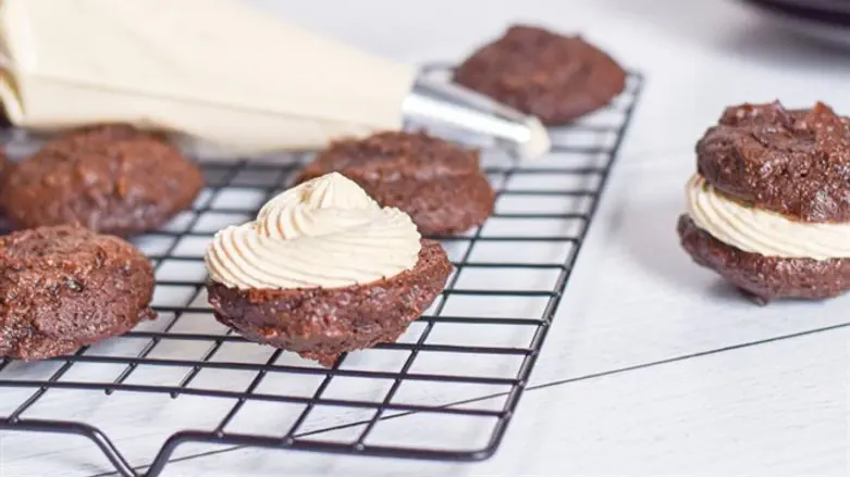 Chocolate Peanut Butter Whoopie Pies