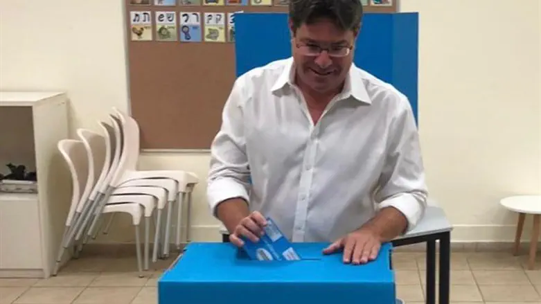 Голосование Офира Акуниса