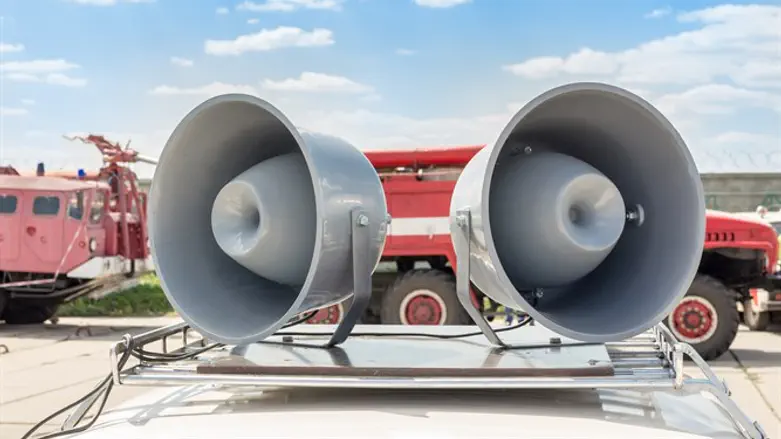 רמקולים בתל אביב: הקולות שלכם לחרדים