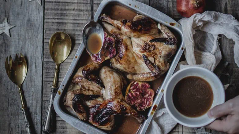 עוף צלוי ברימונים