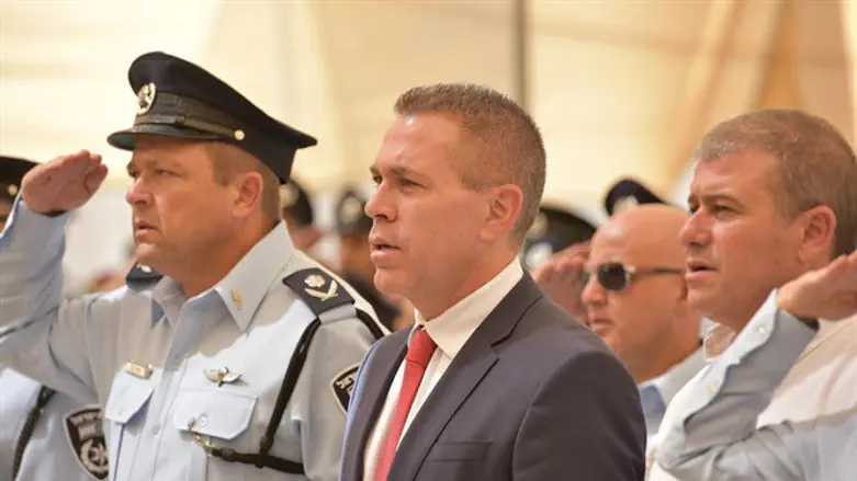 השר ארדן ומ"מ המפכ"ל