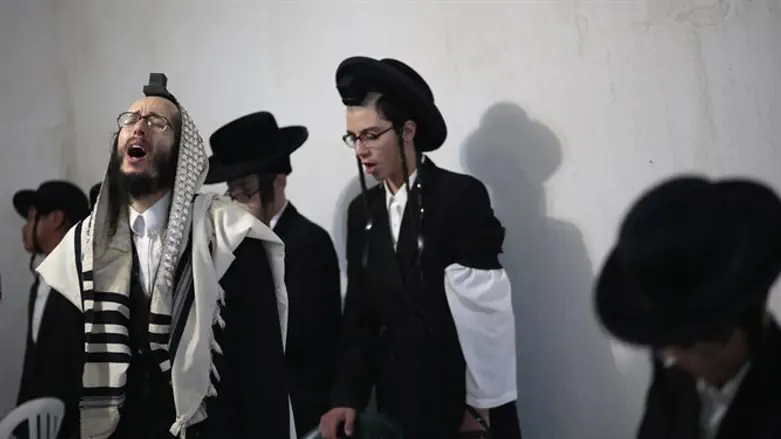 Members of Lev Tahor pray in San Juan La Laguna, Guatemala
