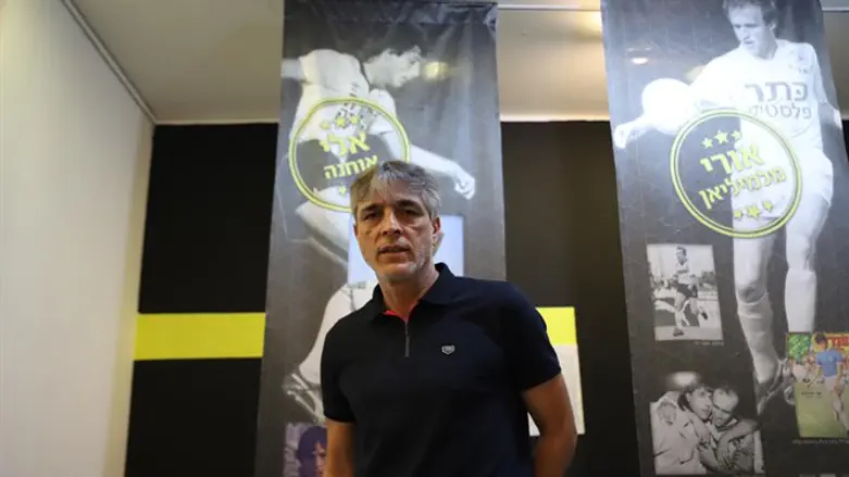 אוחנה בתערוכה המיוחדת בחולון