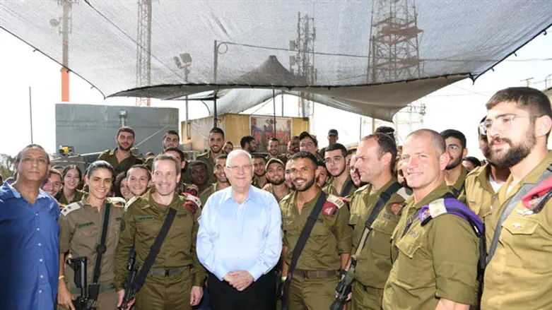 ריבלין עם החיילים