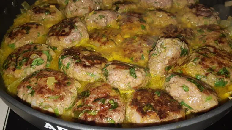 קציצות עם אננס ושקדים