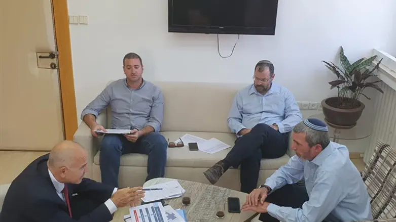 פגישת השר והמנכ"ל. היום