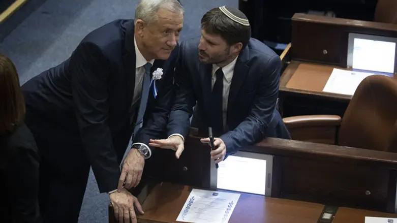 סמוטריץ' וגנץ במליאת הכנסת