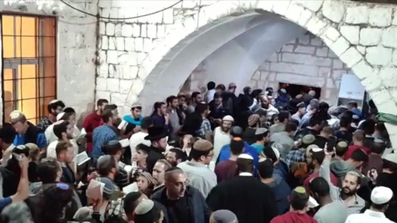 У могилы Йосефа в Шхеме