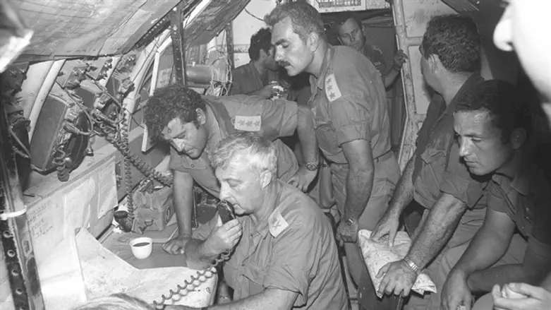 בתוך התעוז ששימש כמפקדה של המח"ט אריאל שרון