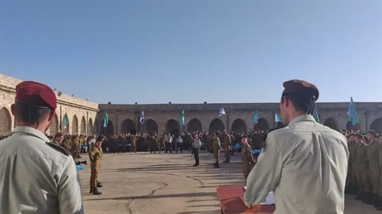 עם העברית מגיע גם החיבור