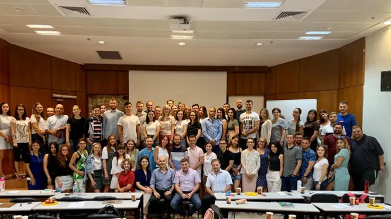 60 physicians make mass Aliyah