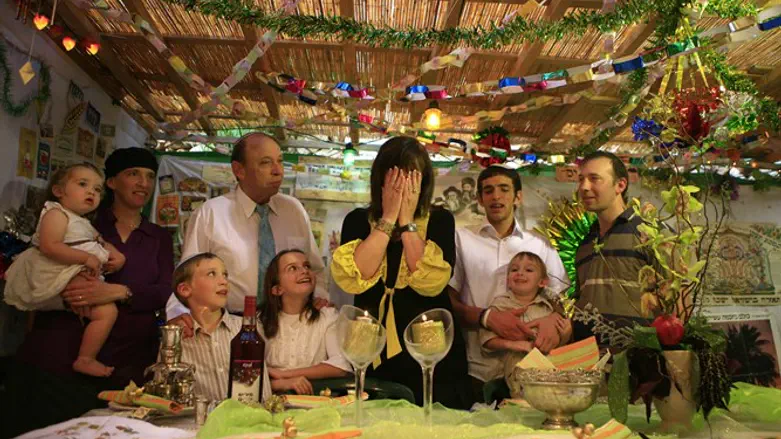 שמחת סוכות (למצולמים אין קשר לכתבה)