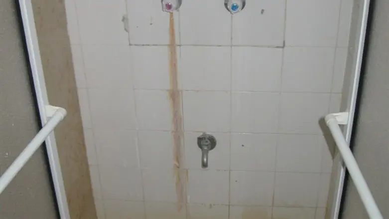 מקלחת במקווה ישן