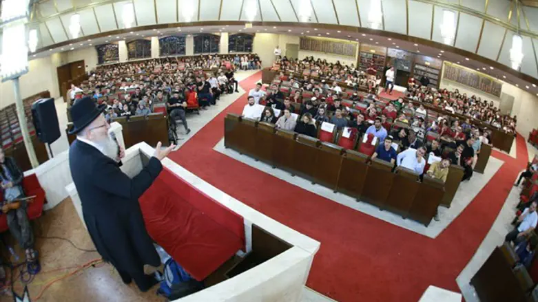 הרב אליהו עם חניכי OU