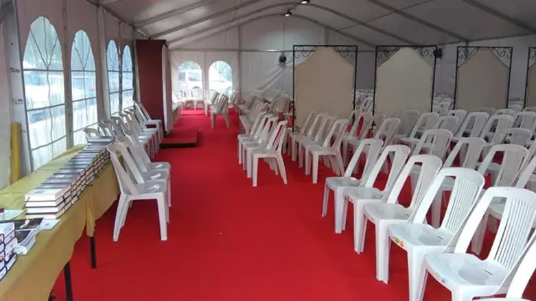 אחד מבתי הכנסת הציבוריים המיוחדים ליום הכיפורים