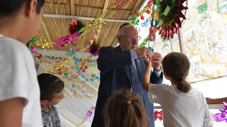 ריבלין בסוכה