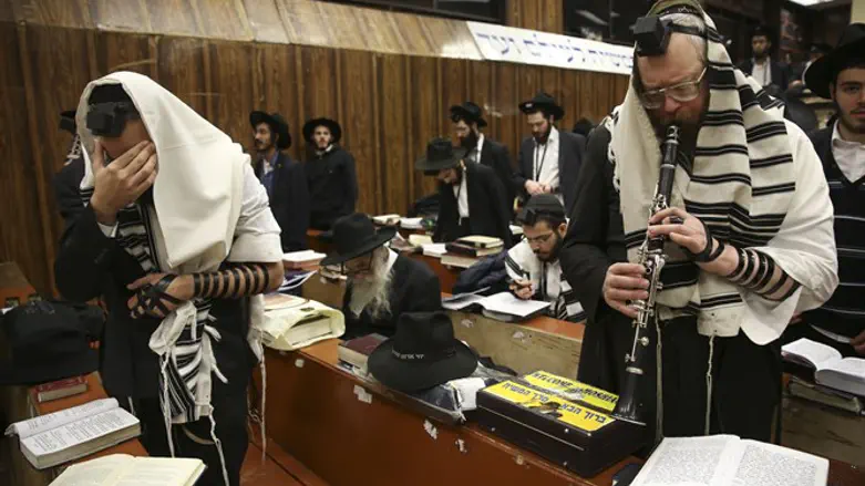 Hasidim in 770