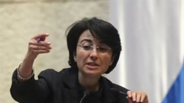 דורשת זכויות. זועבי