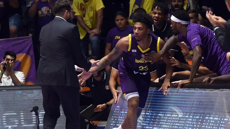 חולון מתבססת בצמרת