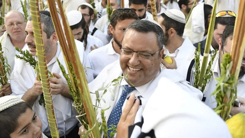 Моше Леон на площади Дэвидсона