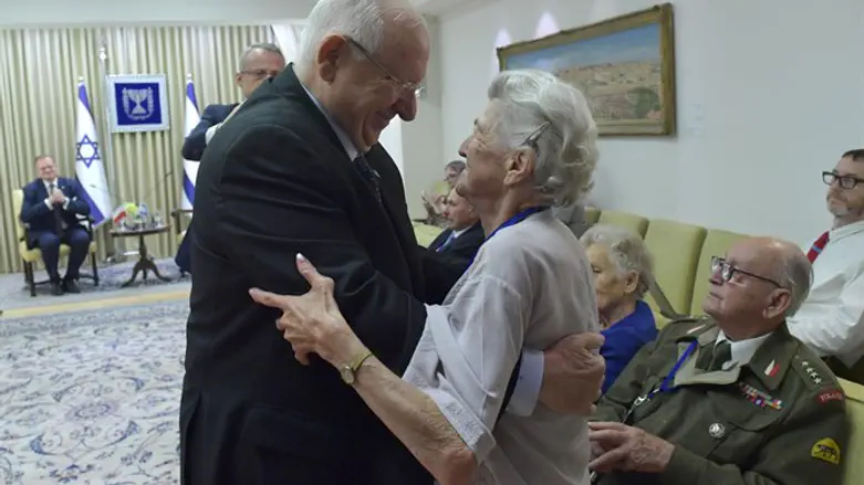 ריבלין עם חסידת אומות העולם יאנינה רוסצ'בסקה