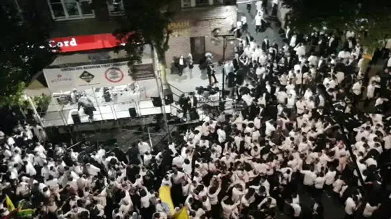 שמחת בית השואבה בקראון הייטס בשנה שעברה