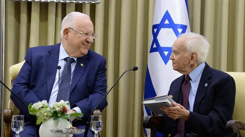 ריבלין עם מורטון מנדל. ארכיון