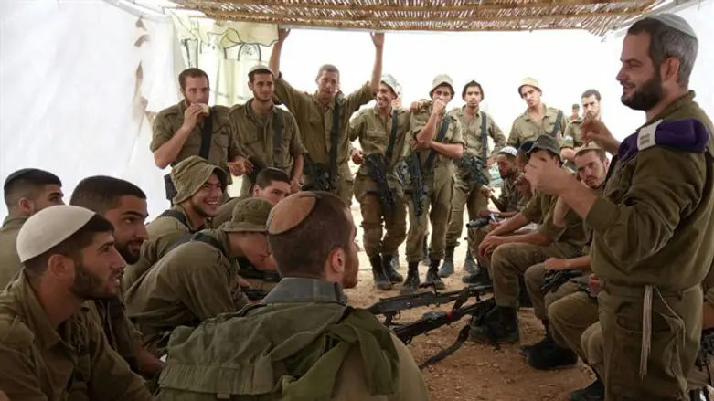 לוחמים בסוכה. ארכיון