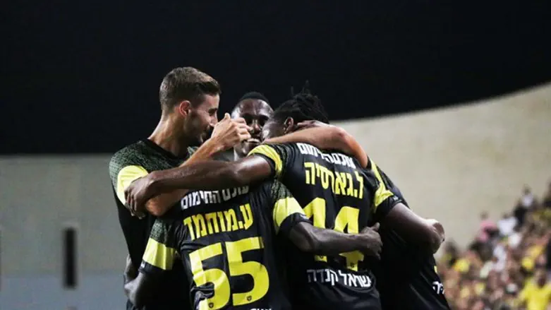 שחקני בית"ר חוגגים הערב