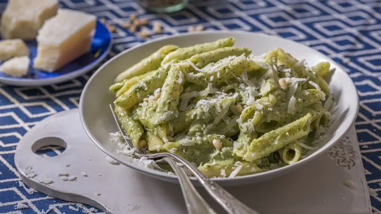 פנה ברוטב שמנת פסטו