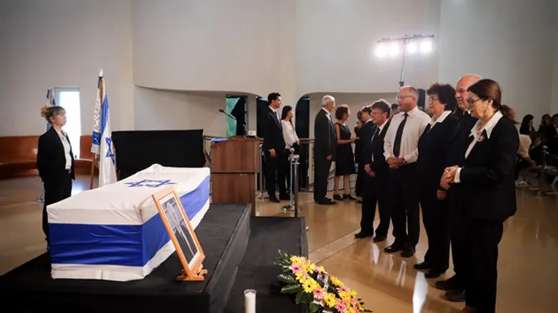 ארונו של שמגר ז''ל בבית המשפט העליון