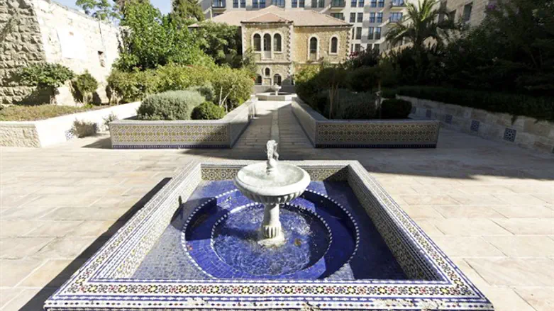 בתים מבפנים