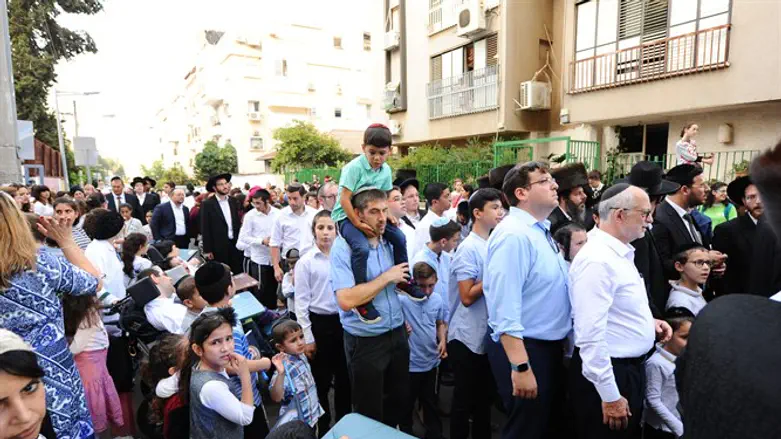 חוגגים ביחד