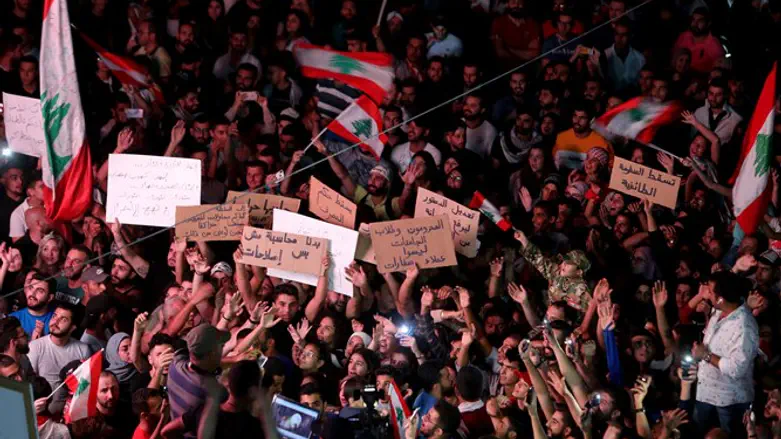 חברות הסלולר שייכות למקורבי חיזבאללה. ההפגנות בלבנון