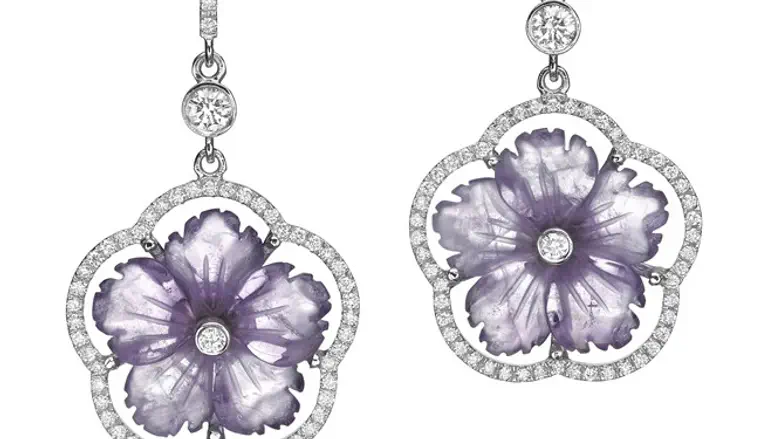 עגילי פרחים בשיבוץ יהלומים