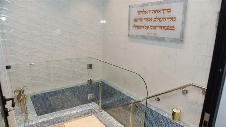 המקווה באבן ספיר