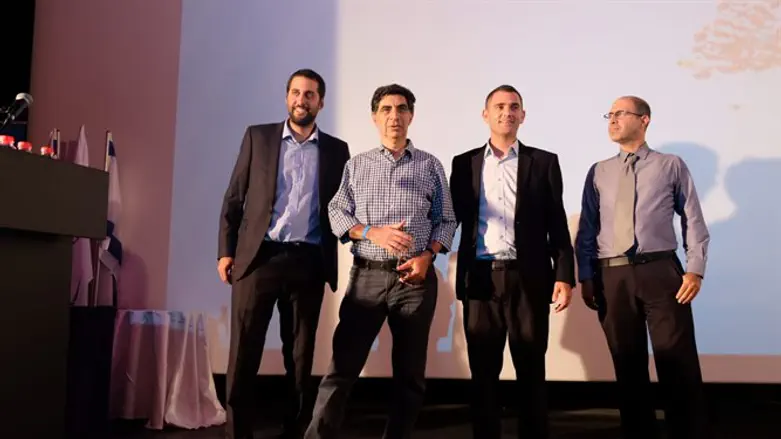 שמחה גולדין על הבמה בכנס אם תרצו